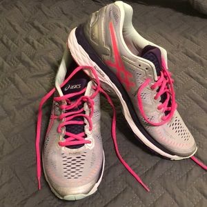 EUC worn twice ASICS women’s 12.5 gel-kayano